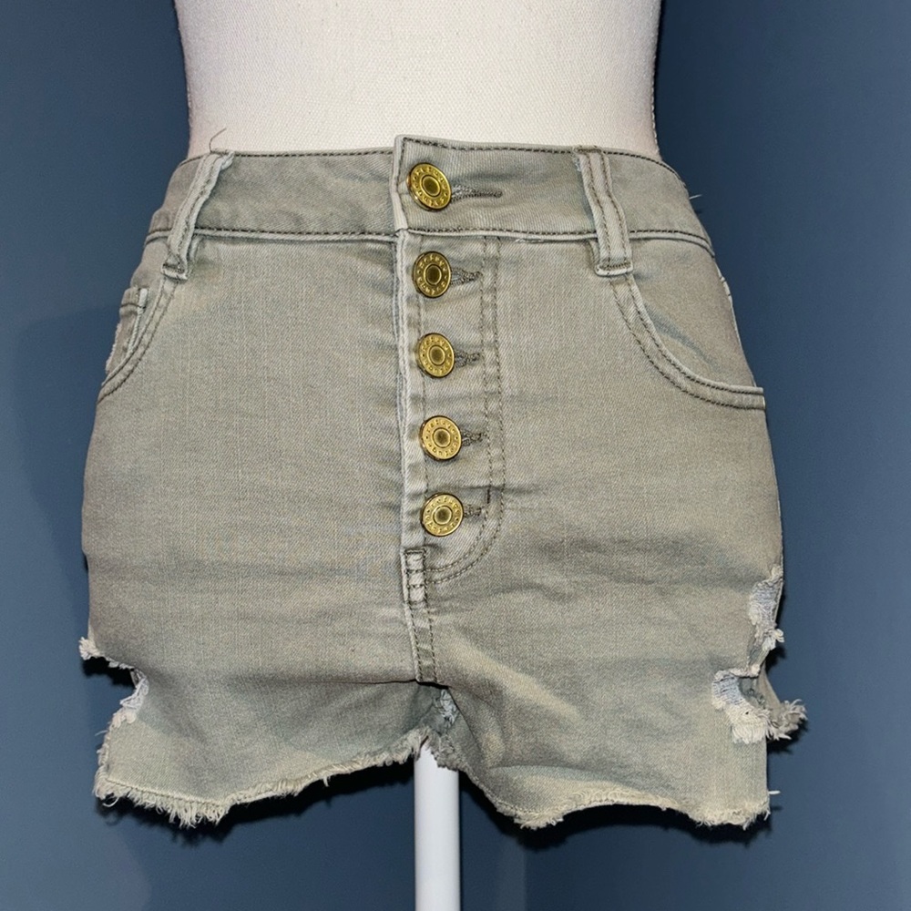 Refuge khaki button shorts